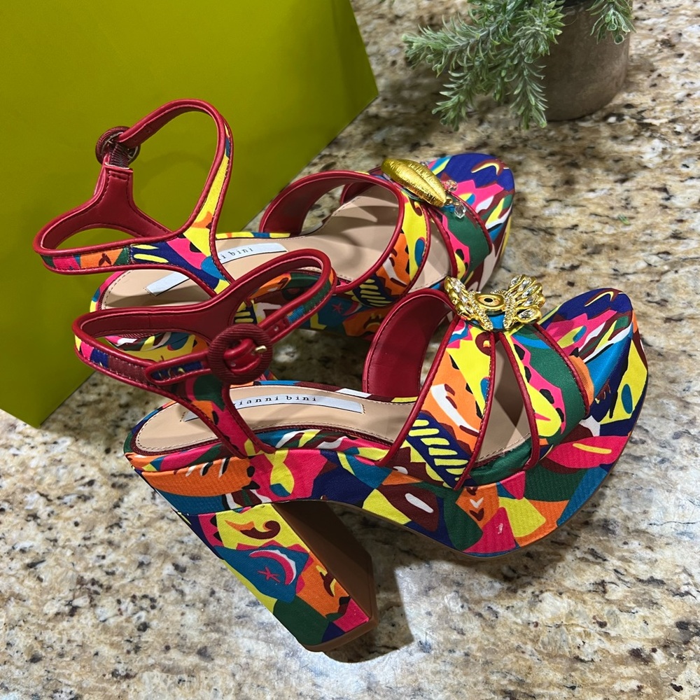 Gianni Bini Beaux Whimsical Mismatch Ornament Multicolor Platform Sandals 7.5M